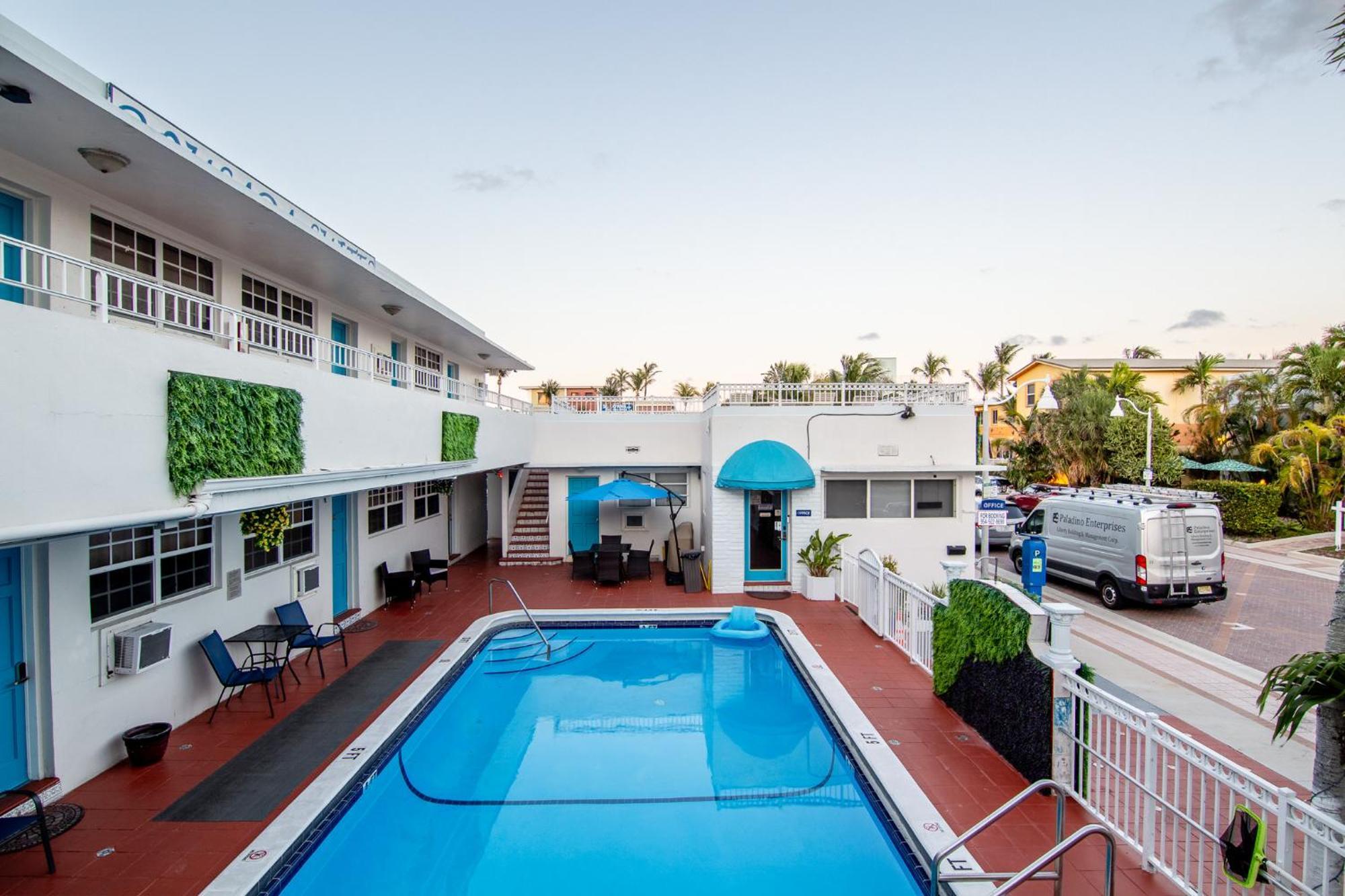 Pousada Suites Hollywood Exterior photo
