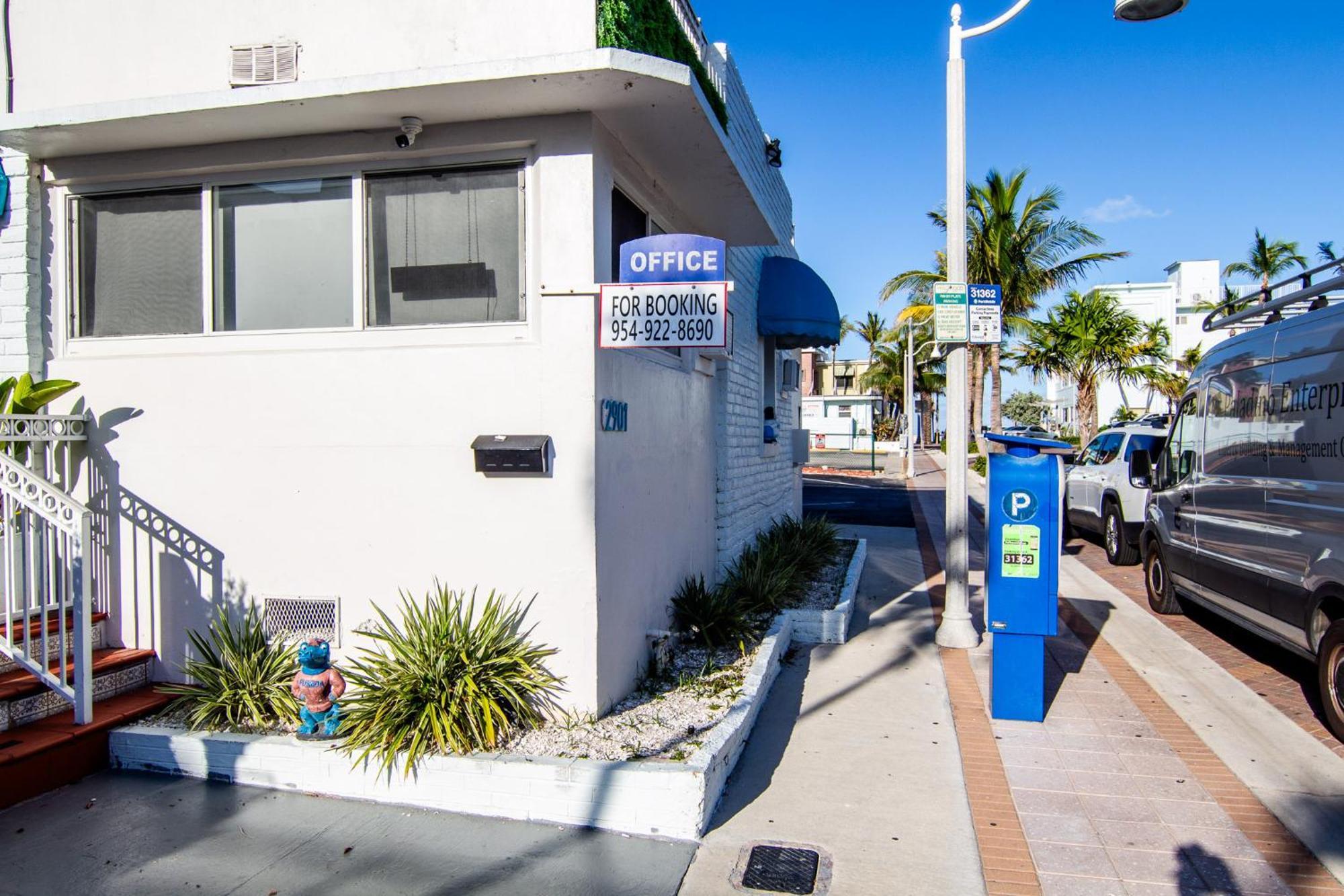 Pousada Suites Hollywood Exterior photo